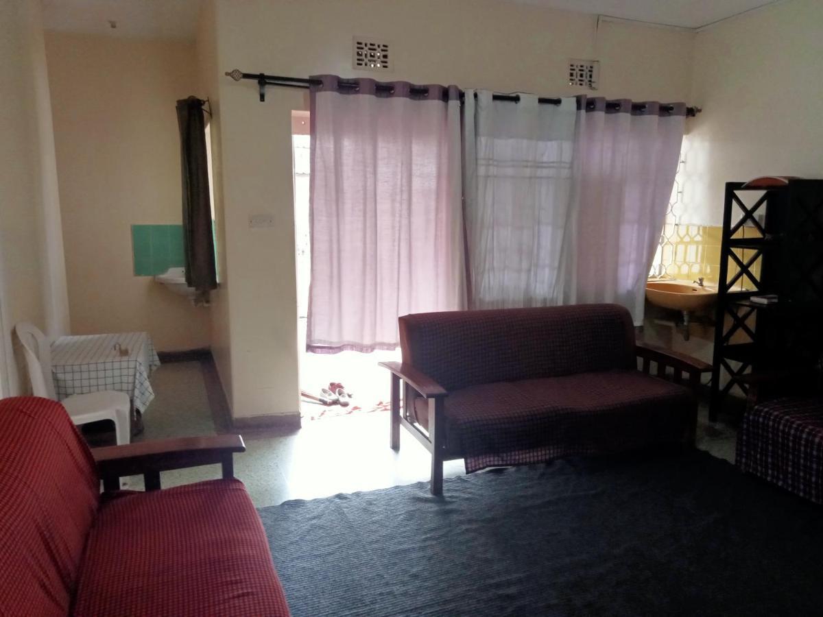 Pinkroses Gardens Hostel Nairobi Exterior photo